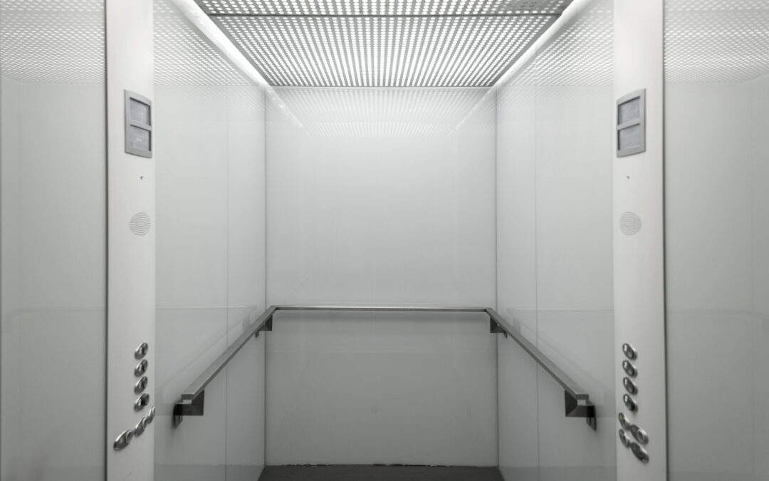 Instalación de ascensor en comunidades de propietarios: cuándo es obligatoria y quién debe pagarla